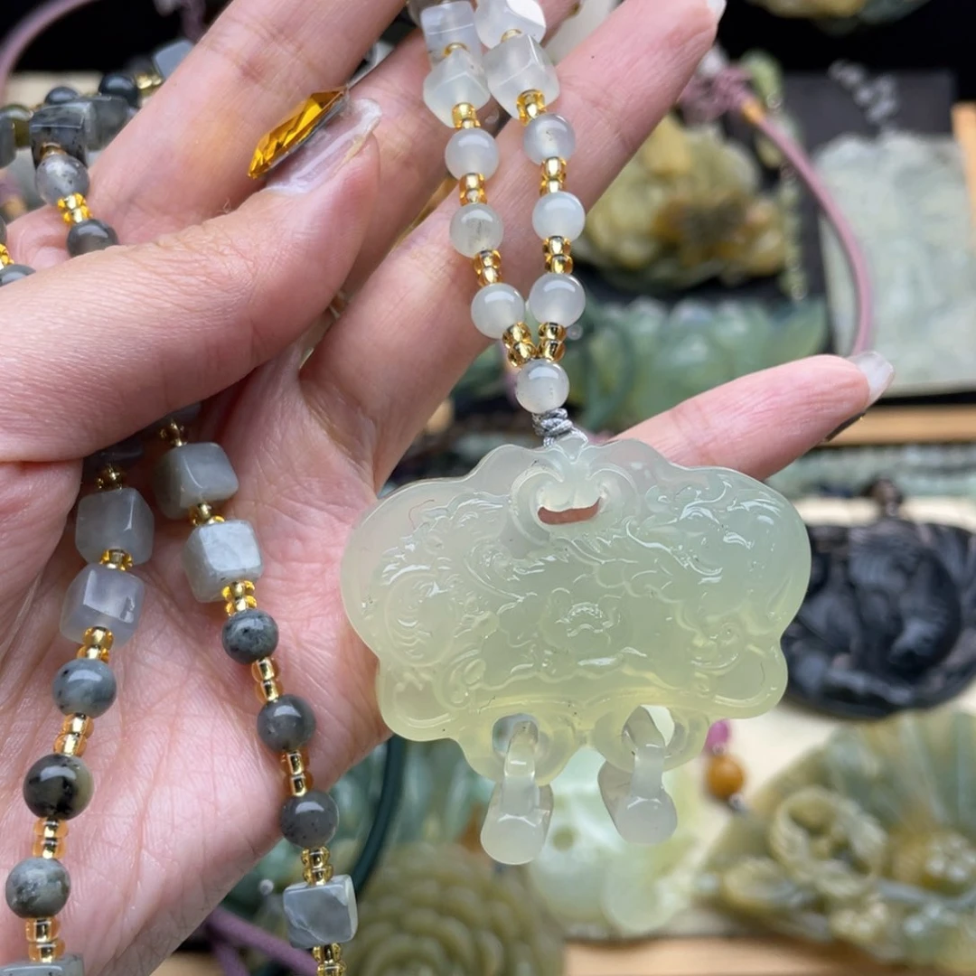 蛇纹石玉颈饰未镶嵌