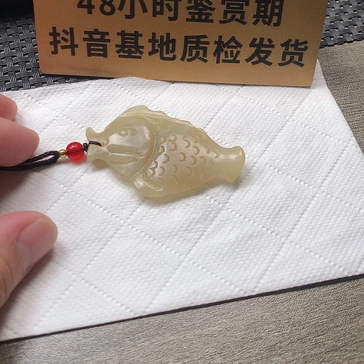 颈饰未镶嵌和田玉鱼
