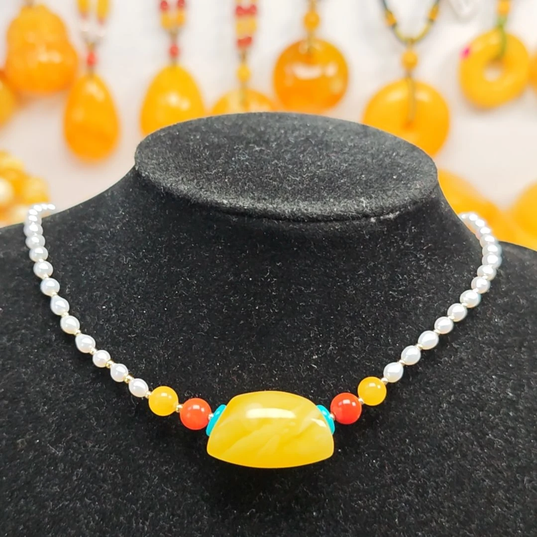 蜜蜡颈饰未镶嵌。。