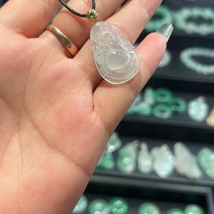 石英质玉（非洲翠）未镶嵌颈饰