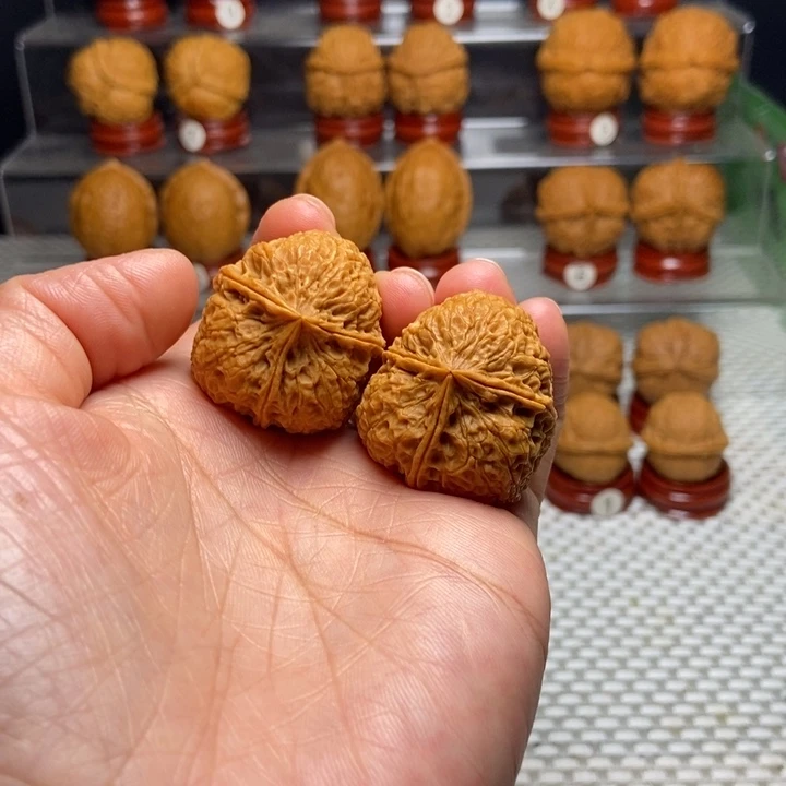 把件文玩核桃13密纹三棱