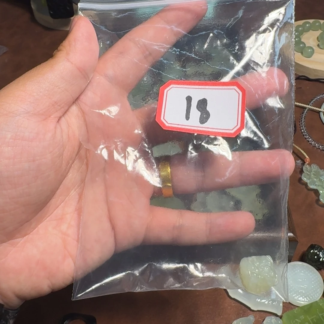 蛇纹石玉未镶嵌岫玉吊坠衣***装