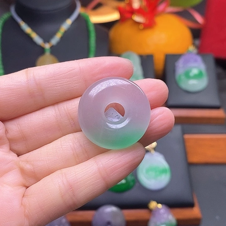 翡翠颈饰未镶嵌甜甜圈