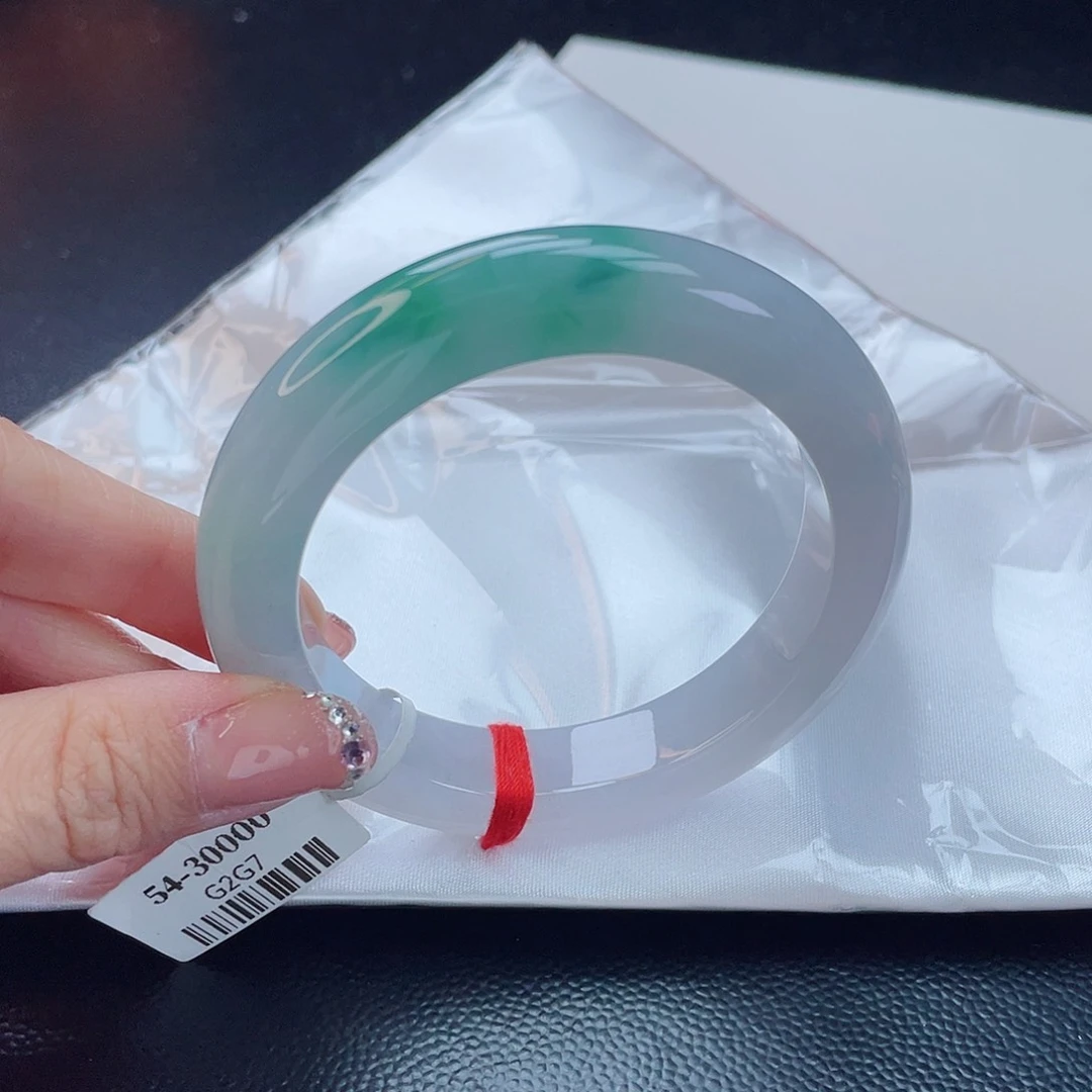 翡翠手镯未镶嵌翡翠