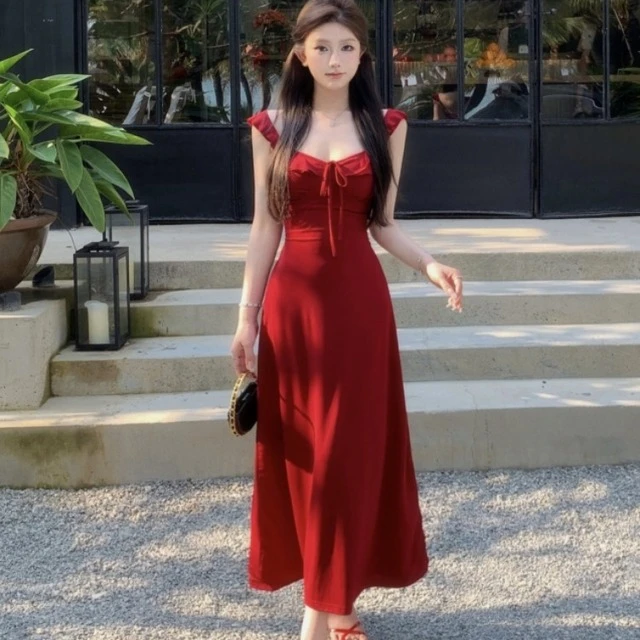 茶歇法式红色吊带连衣裙女夏季纯欲性感气质绝美长裙收腰显瘦裙子