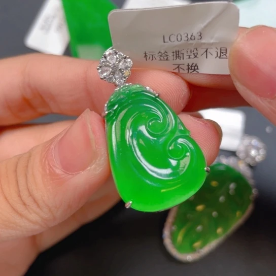 【闪购商品】颈饰银S925镶嵌翡翠翡翠
