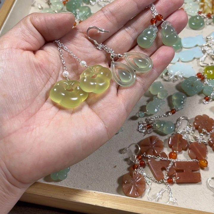 蛇纹石玉耳饰未镶嵌