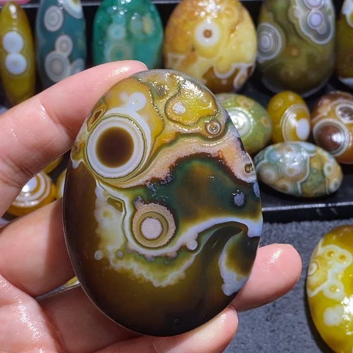 玛瑙/玉髓未镶嵌珠宝半成品70