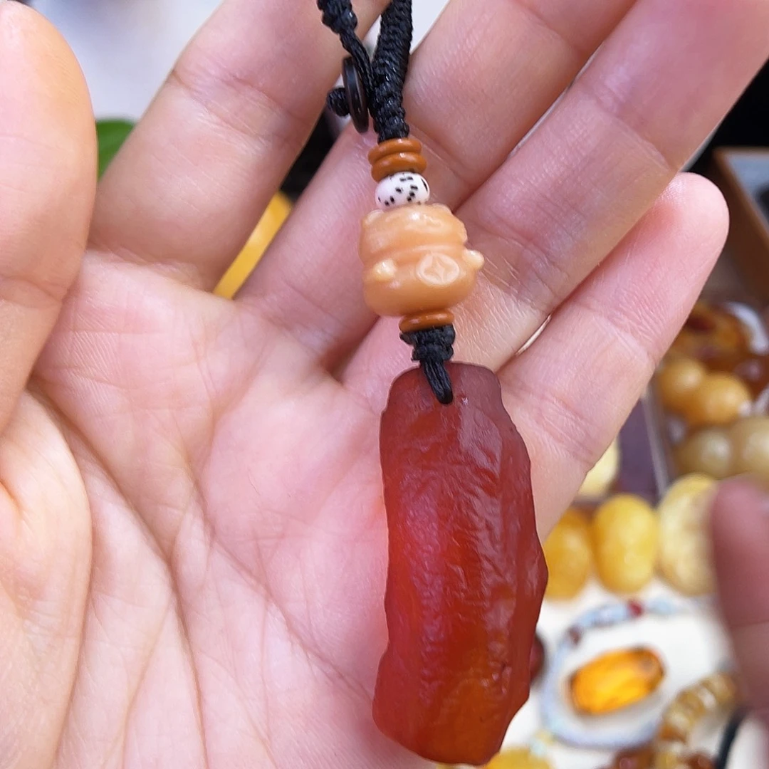 未镶嵌琥珀珠宝奇石