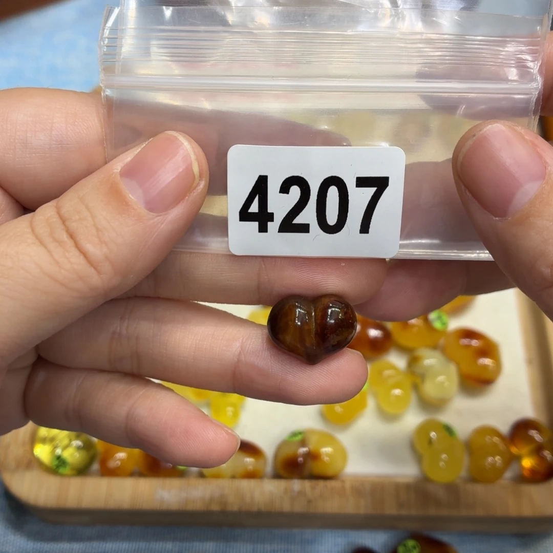 琥珀未镶嵌珠宝奇石