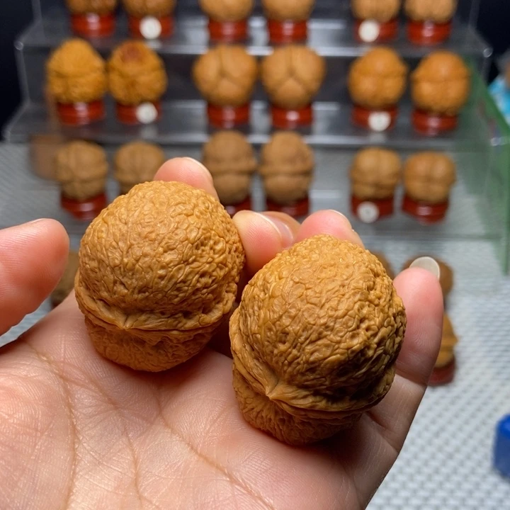 文玩核桃把件铁绣球34