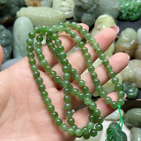 和田玉未镶嵌颈饰龍**人