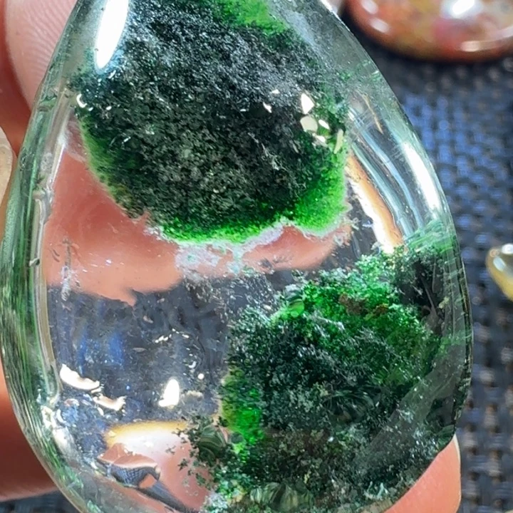 水晶吊坠(不含链)未镶嵌?