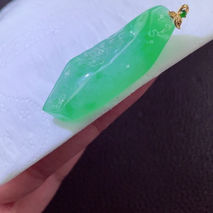 翡翠18K金镶嵌颈饰翡翠