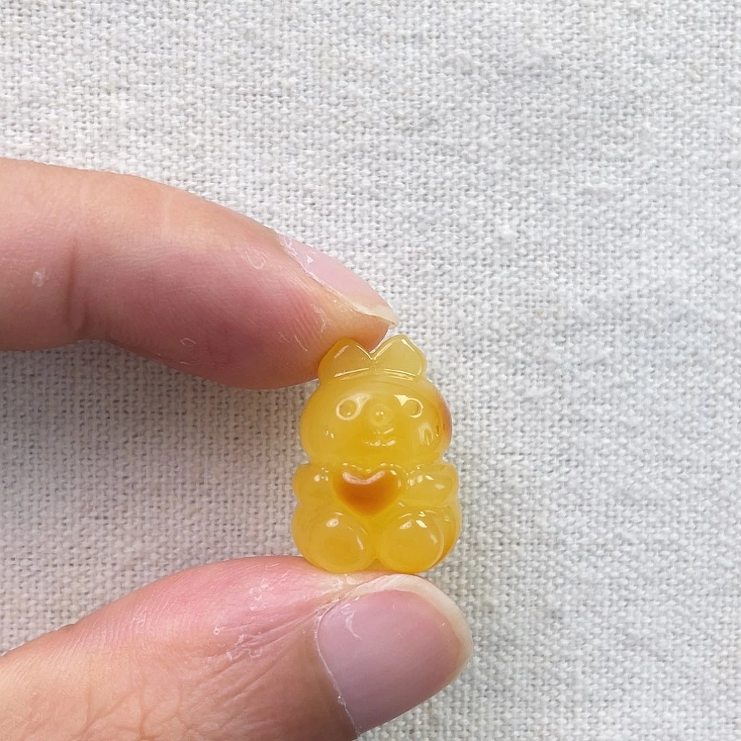 琥珀未镶嵌裸石兔子