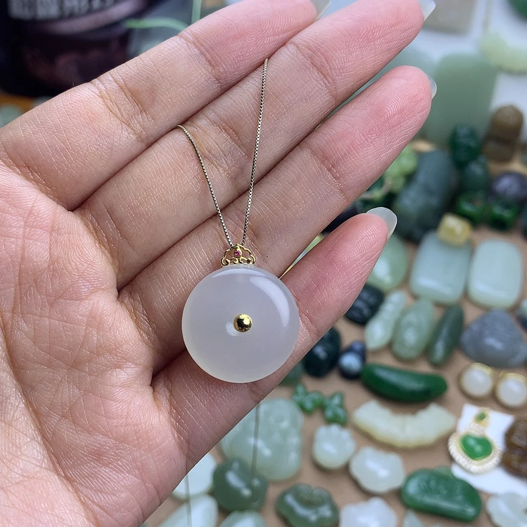 和田玉18K金镶嵌颈饰