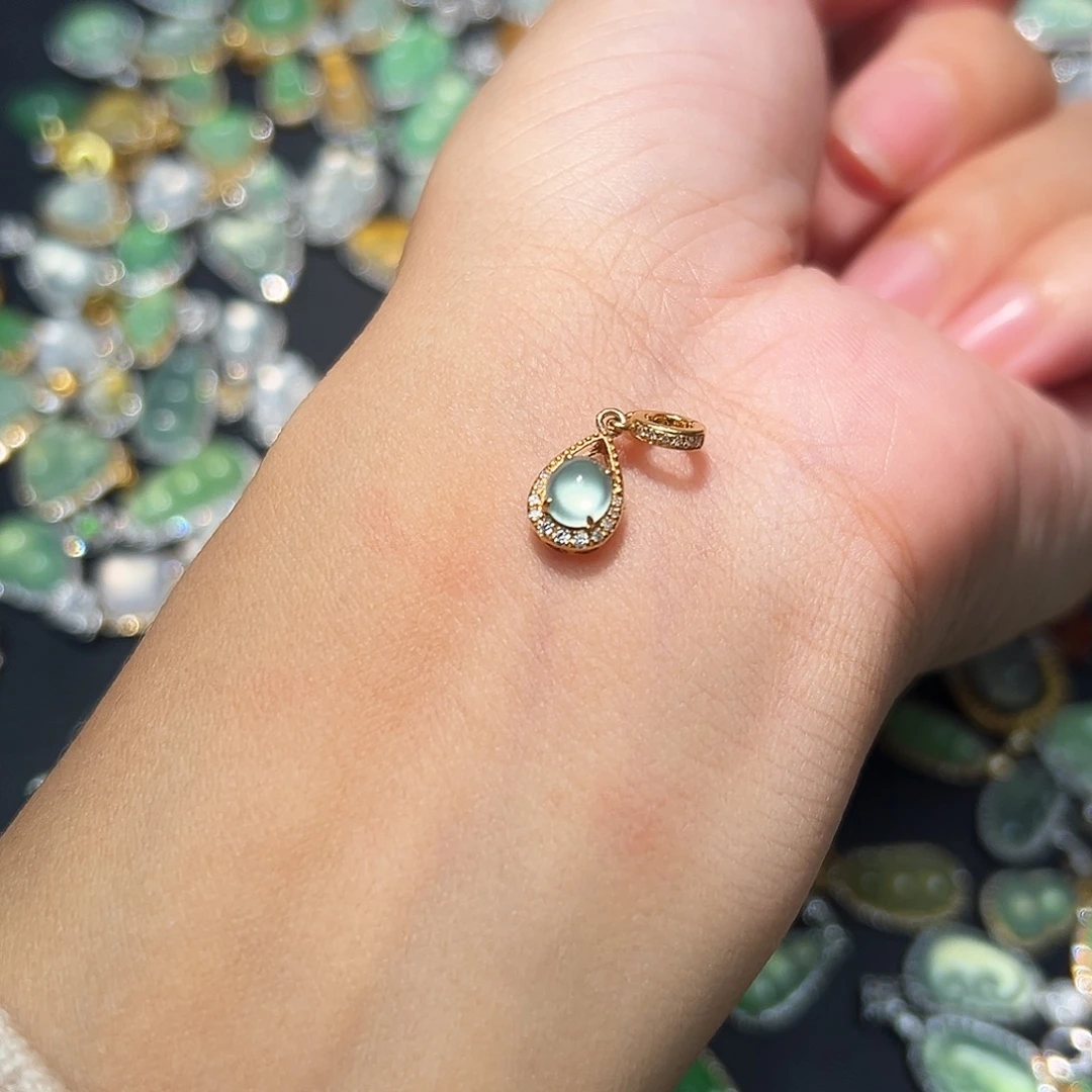 翡翠颈饰18K金镶嵌瑜*吊坠