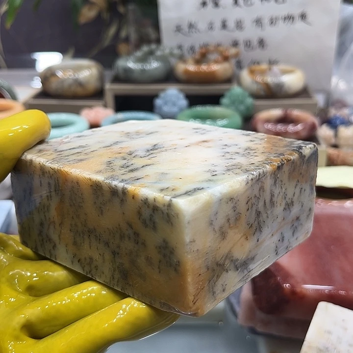 石英质玉（佘太翠）未镶嵌手镯