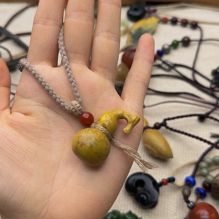 枫***儿岫岩河磨玉（透闪石质玉）未镶嵌颈饰