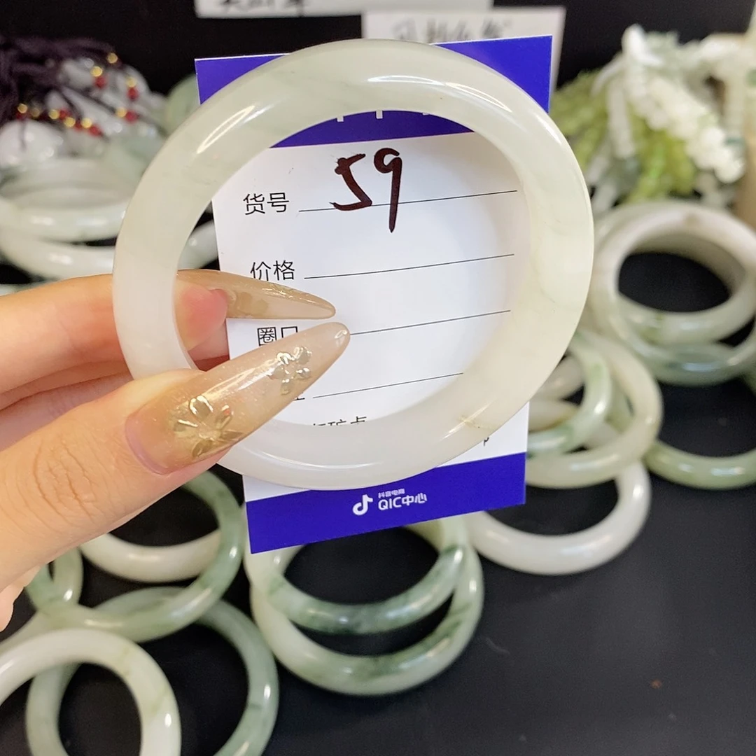 未镶嵌手镯石英质玉