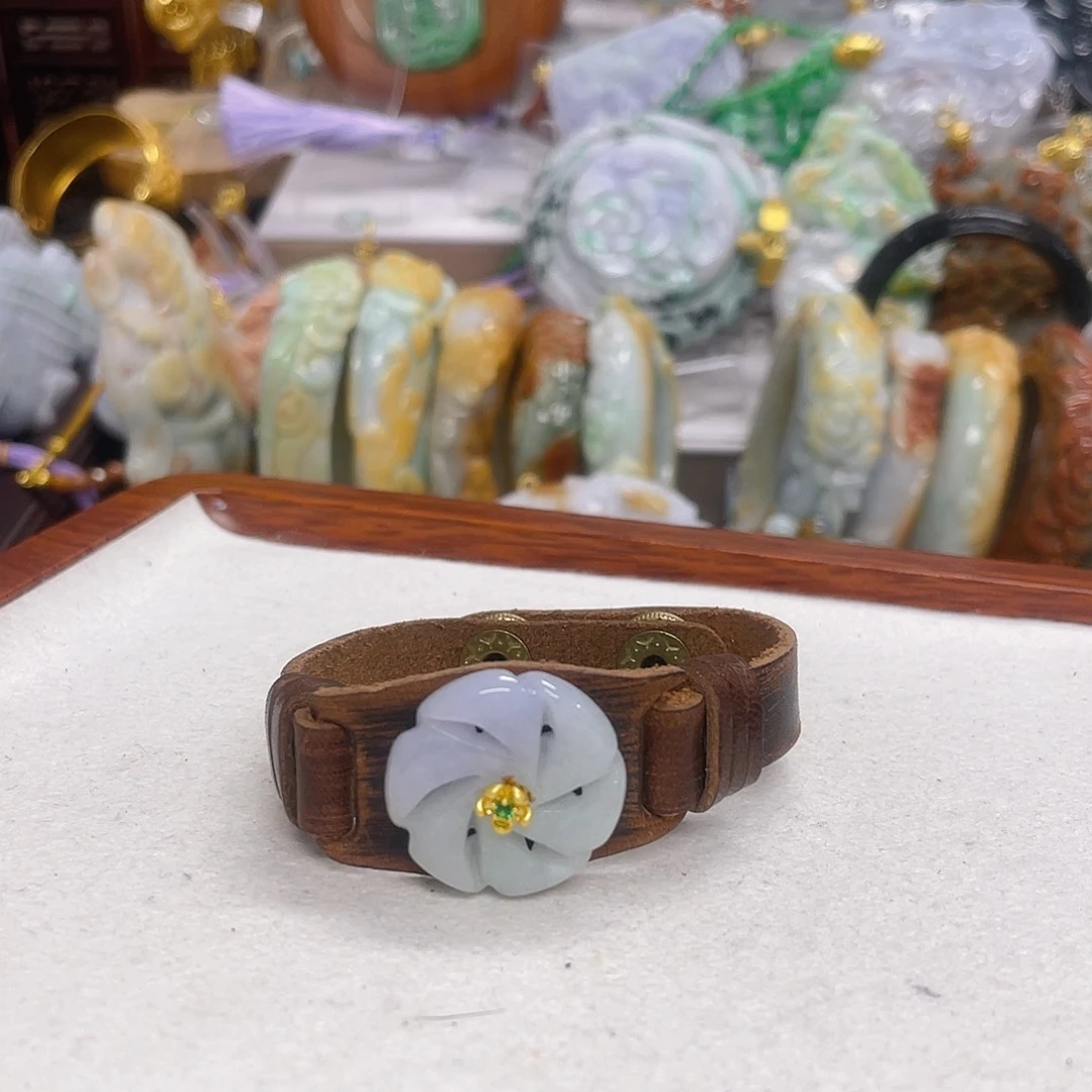 翡翠未镶嵌颈饰手牌