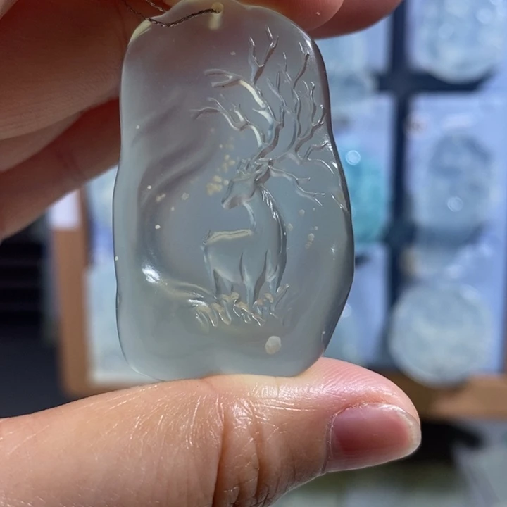 岫玉未镶嵌颈饰吊坠