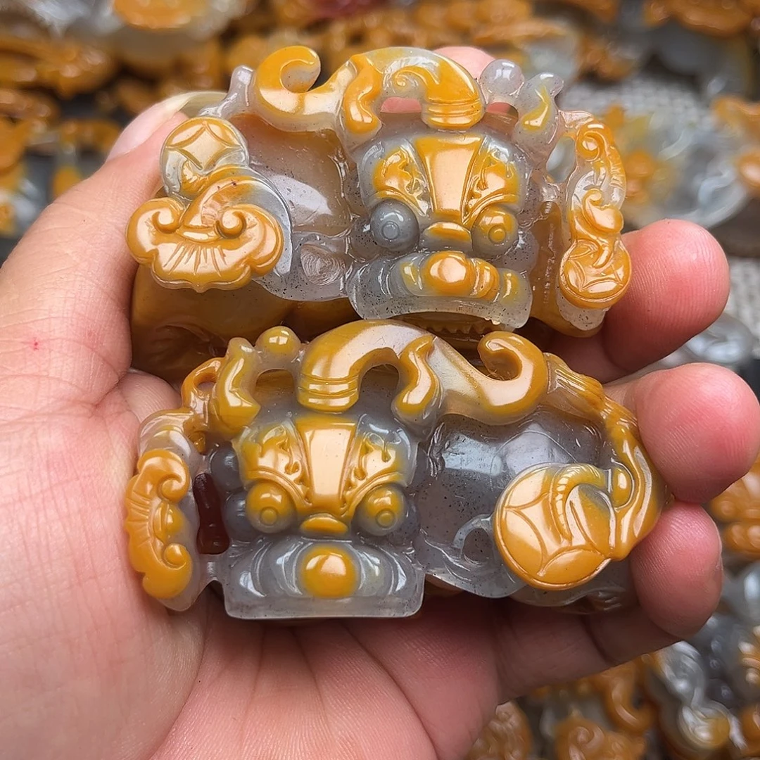 石英质玉（黄龙玉）未镶嵌颈饰