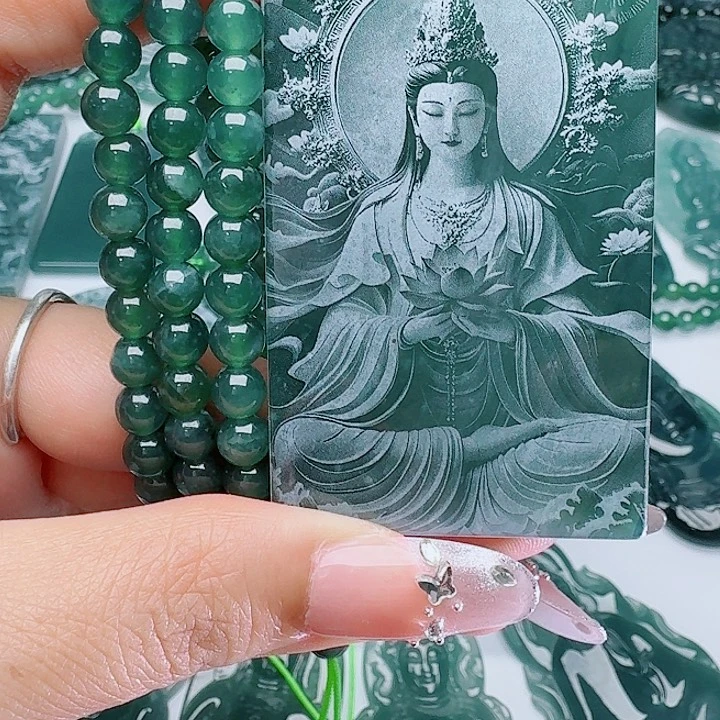 翡翠未镶嵌颈饰多样性发其一