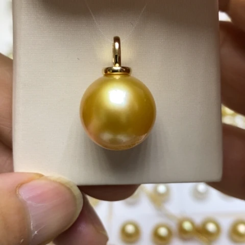 18K金镶嵌颈饰海水珍珠