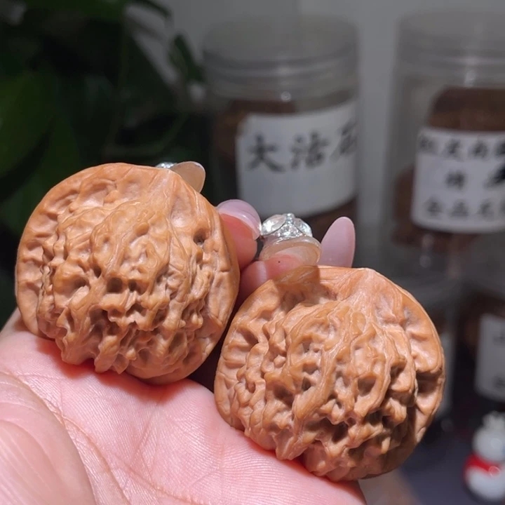 韦****吊坠桃核         39
