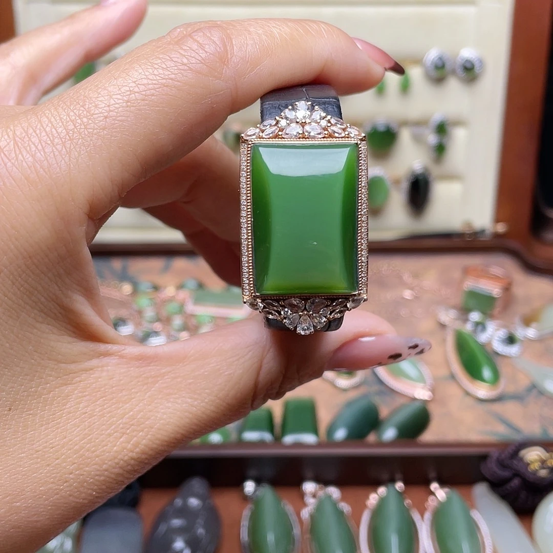 和田玉（碧玉）18K金镶嵌吊坠(不含链)手表