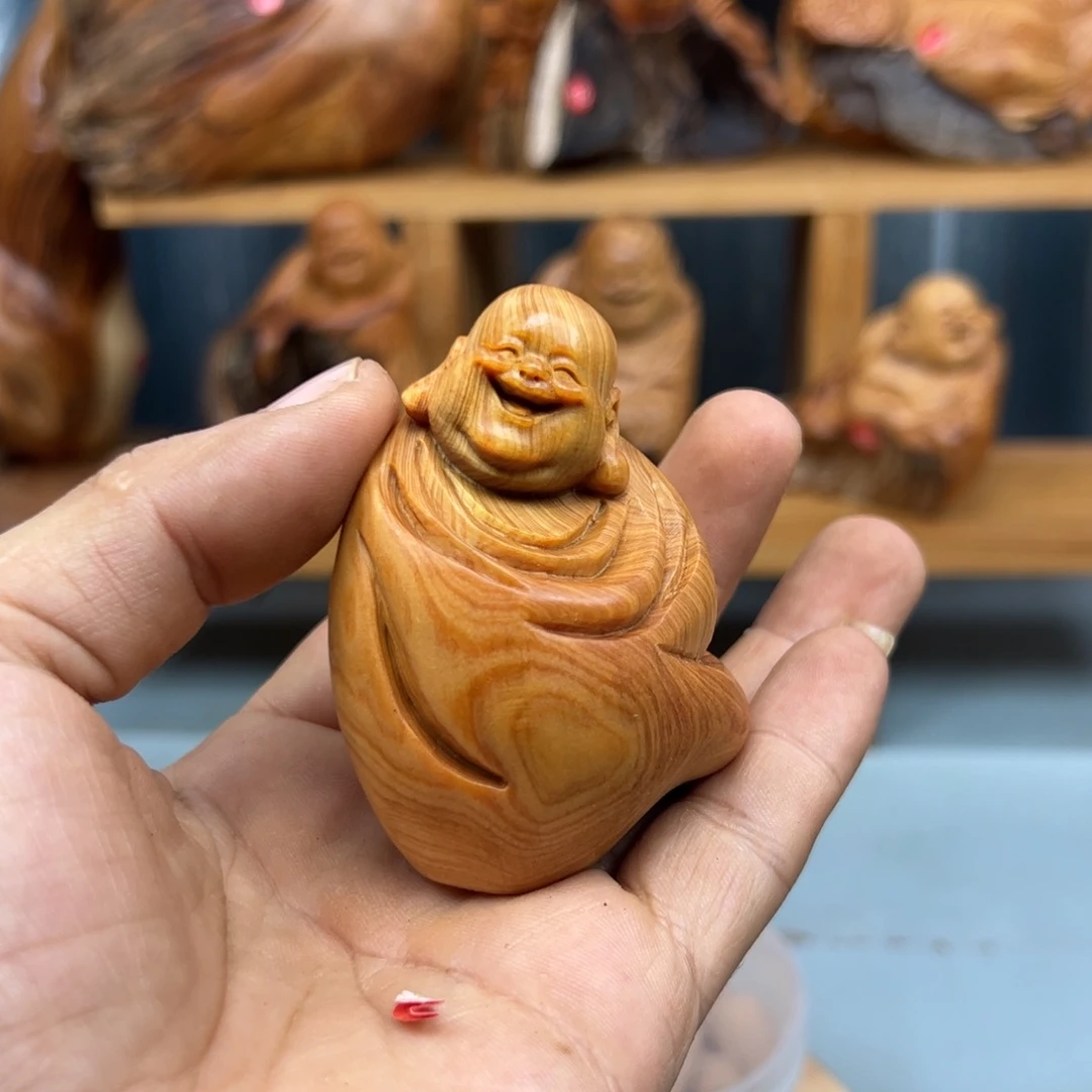 卢***斯木崖柏木摆件手把件