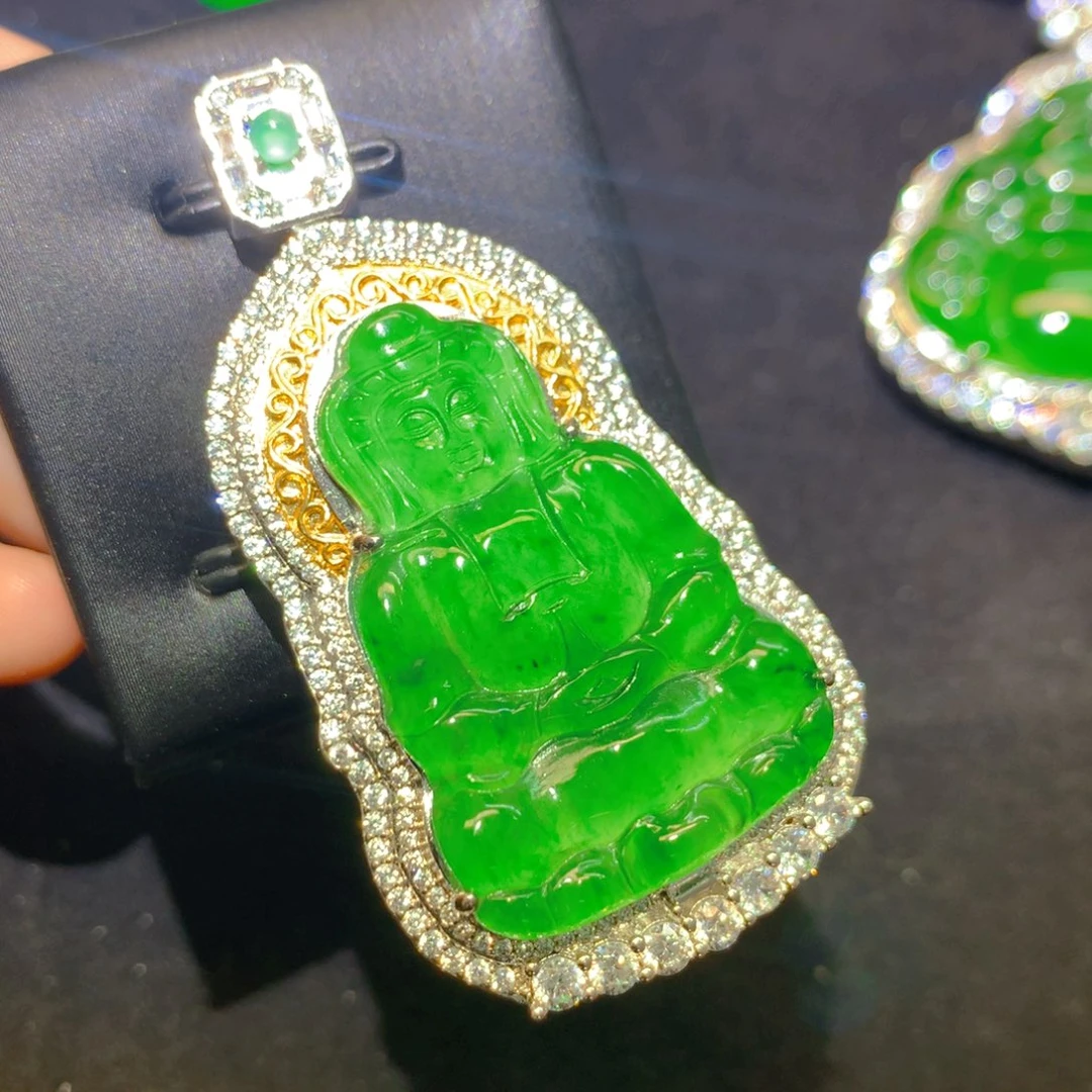 翡翠未镶嵌颈饰89999