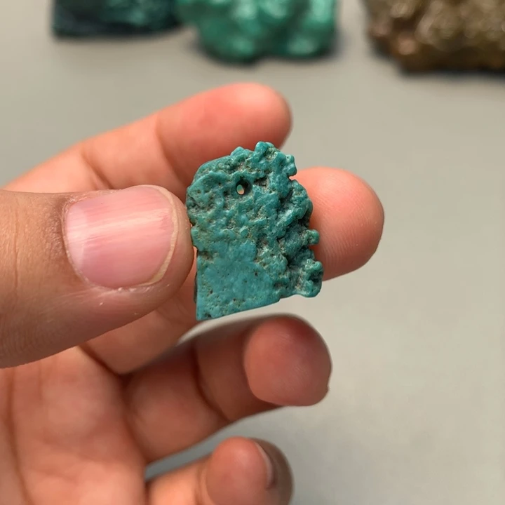 绿松石未镶嵌颈饰