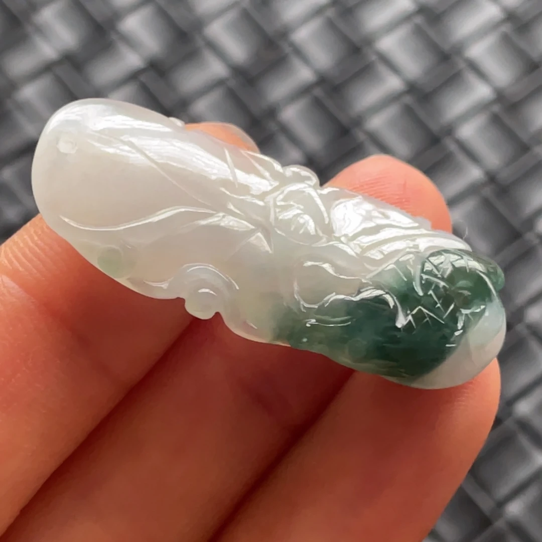 翡翠颈饰未镶嵌荷叶鱼