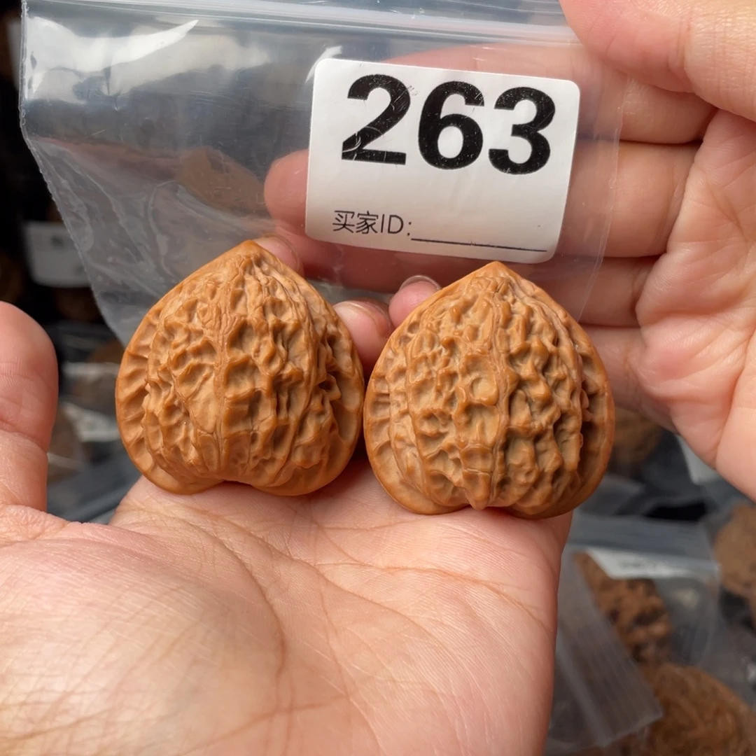 文玩核桃把件39金牛