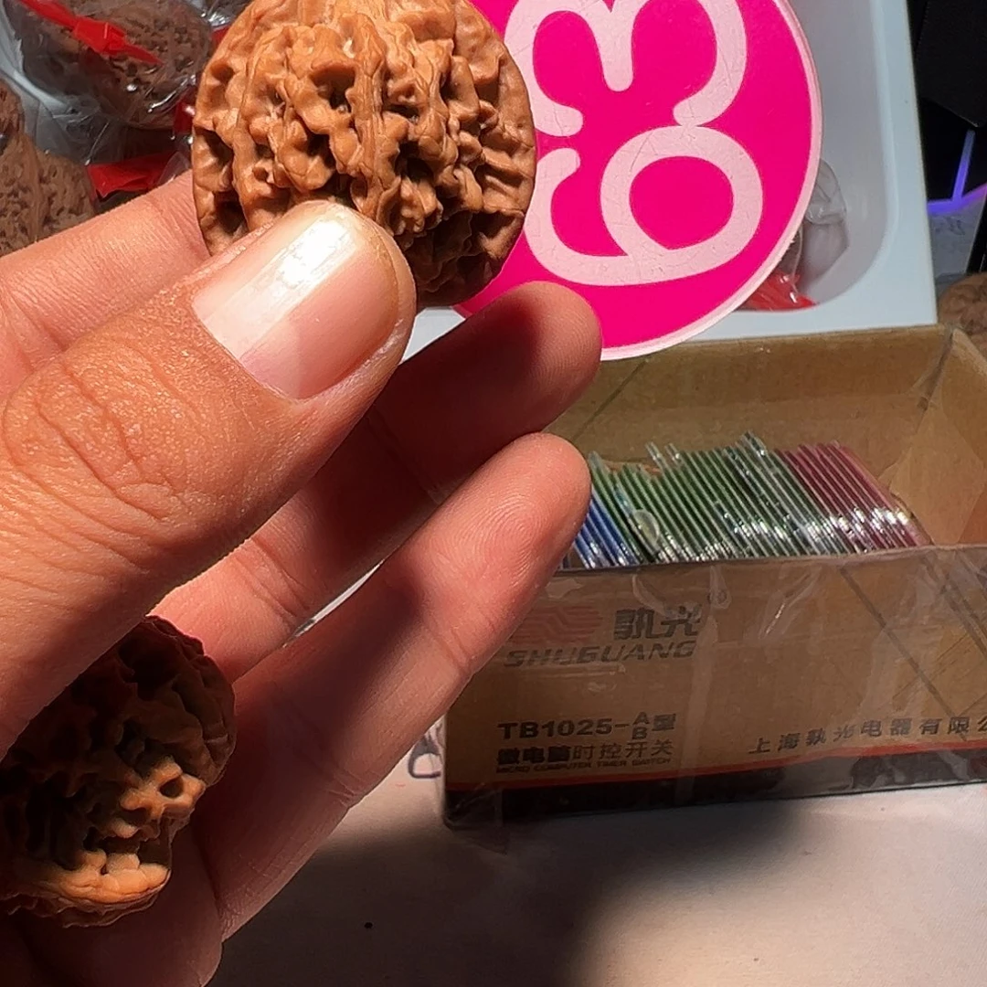 许***儿文玩核桃，粉色63号