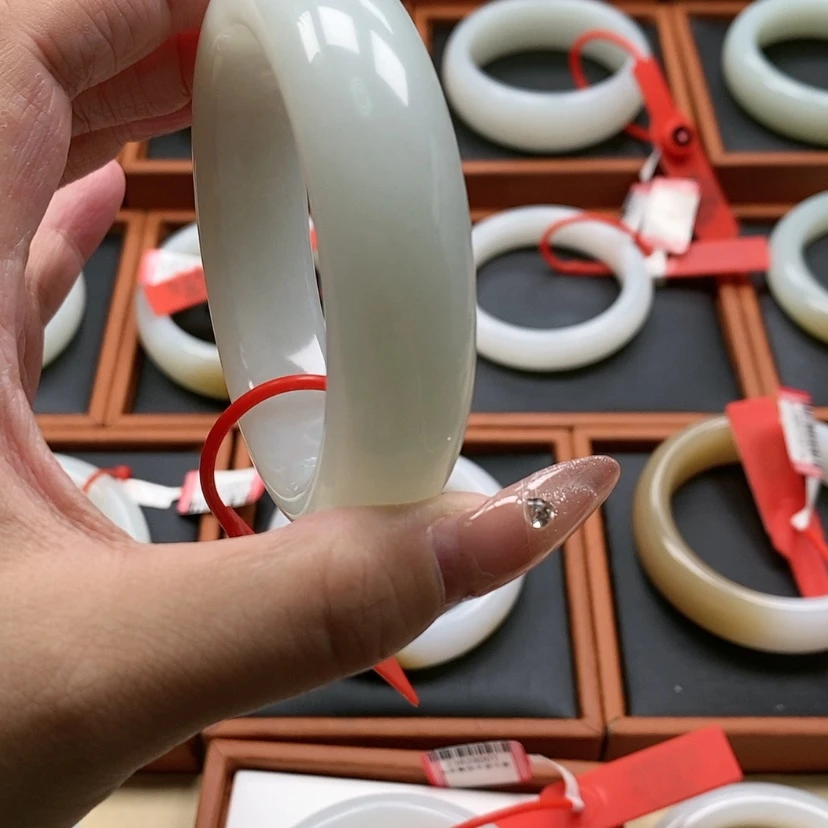 【闪购商品】未镶嵌手镯和田玉
