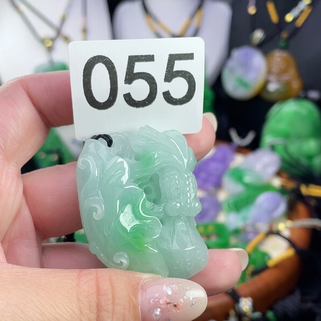 翡翠未镶嵌吊坠(赠链)