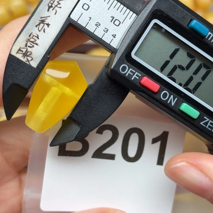 兰***夏蜜蜡未镶嵌裸石蜜蜡