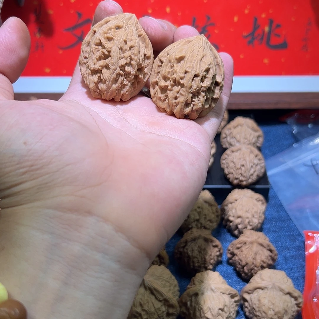 文玩核桃吊坠39微修大沽石一对，看好扣