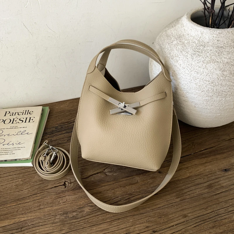 2025秋季新款时尚简约手提包女包斜挎包日韩小众设计休闲纯色包包