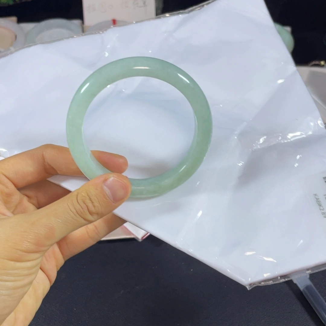 未镶嵌手镯翡翠天然翡翠手镯