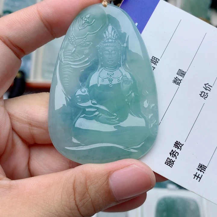 莫***甘翡翠未镶嵌颈饰普贤