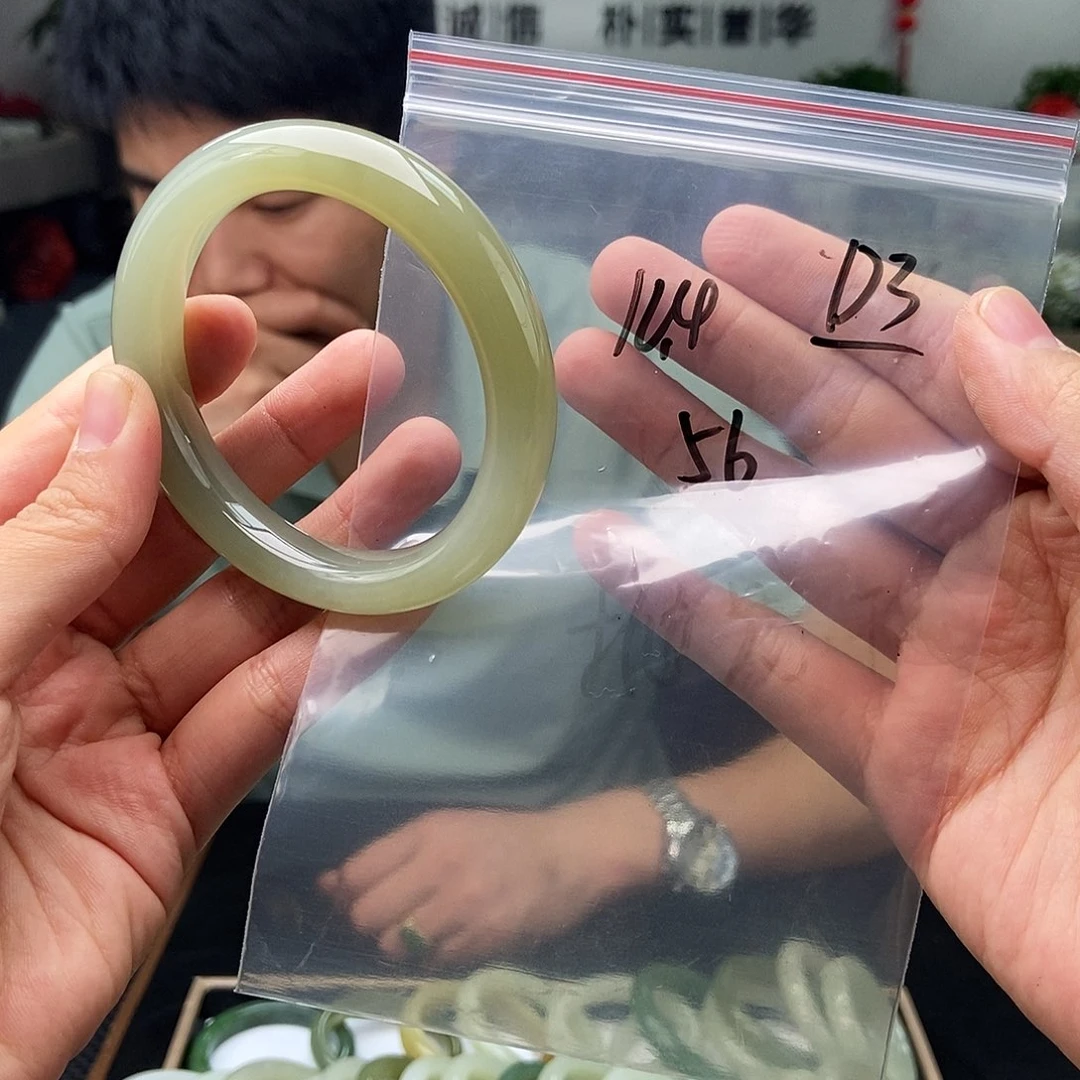 和田玉手镯未镶嵌拍一发一