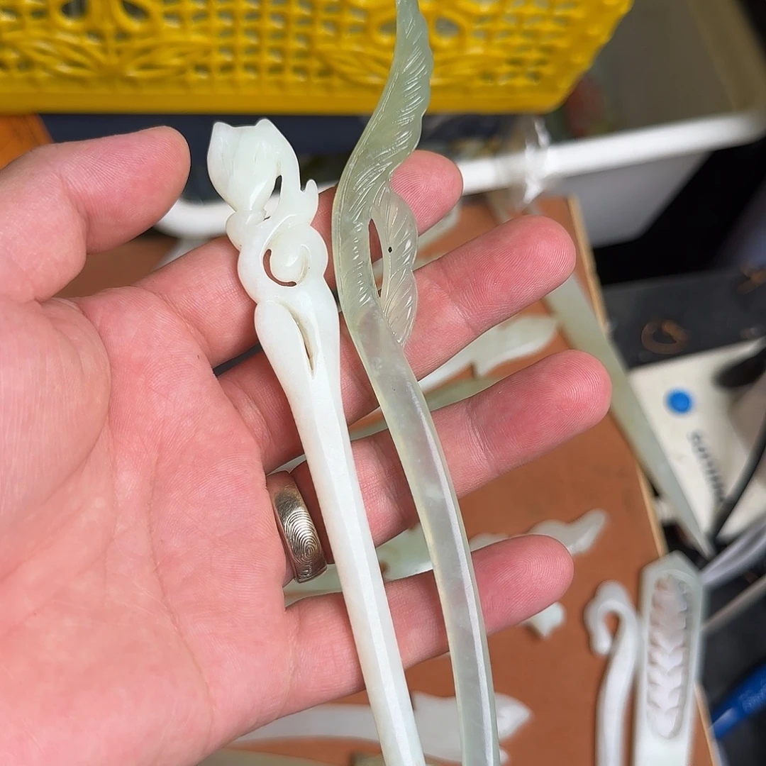 美***晴未镶嵌蛇纹石玉发饰