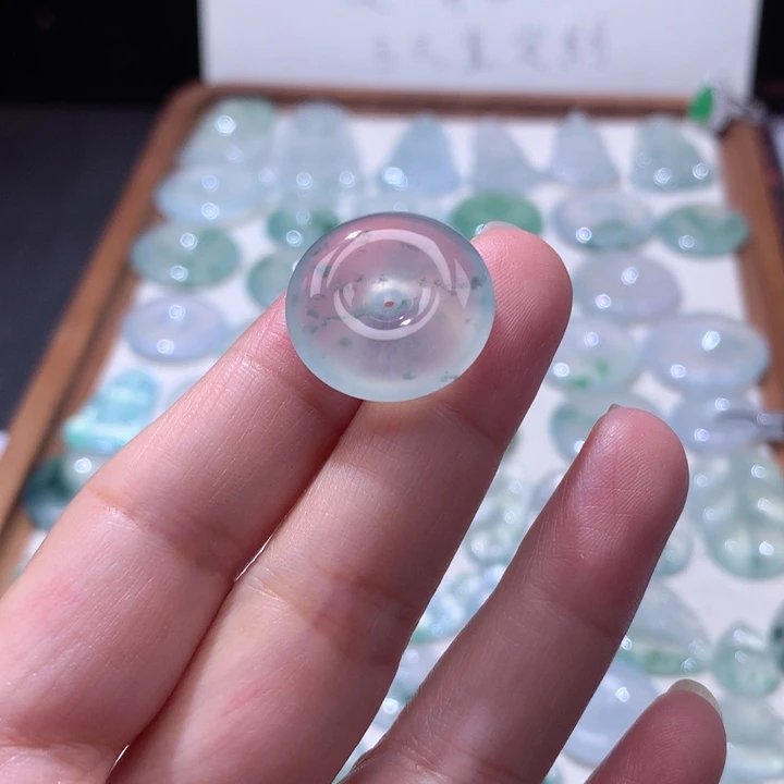 颈饰未镶嵌翡翠高冰飘花肥扣子