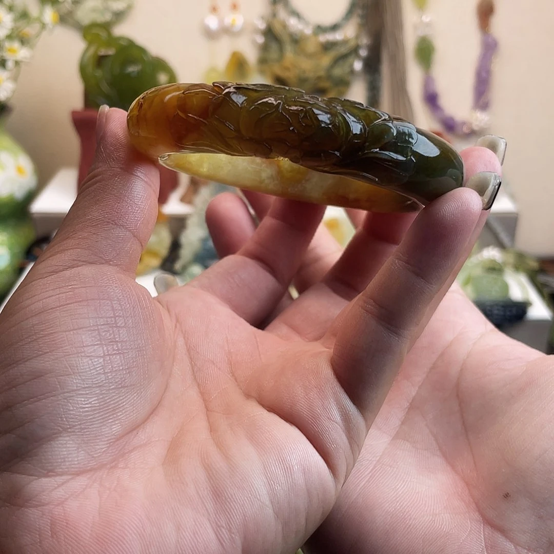 吧***嘣蛇纹石玉未镶嵌手镯