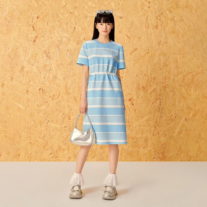 ToyzY2025夏季新款冰水蓝条纹显瘦连衣裙ZC35205300