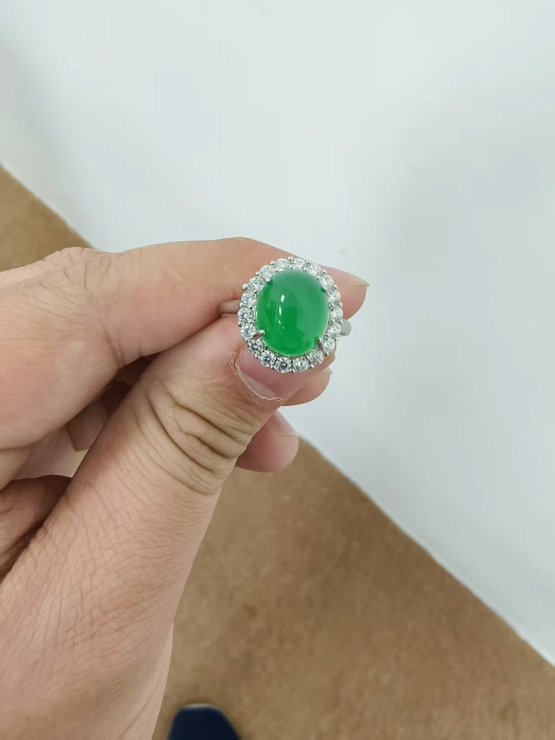 天然珠宝玉石戒指